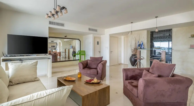 Апартаменты Royal Beach Front By Ritz Hotel Pool Parking