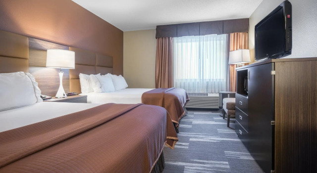 Четырёхместный номер Standard Holiday Inn Express Hotel & Suites St. Paul - Woodbury by IHG