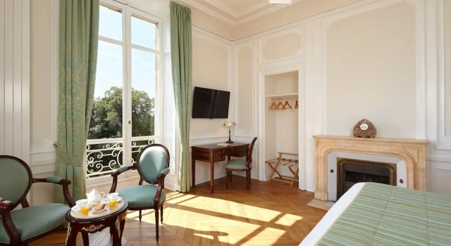 Полулюкс Château Saint-Michel, The Originals Relais (Relais du Silence)