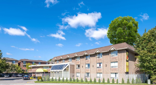 Super 8 by Wyndham Toronto East ON
