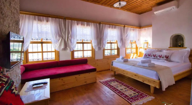 Полулюкс Argyropolis Boutique Hotel