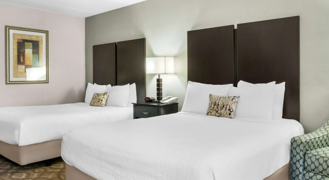 Четырёхместный номер Standard Best Western Okemos/East Lansing Hotel & Suites
