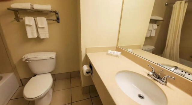 Четырёхместный номер Standard Home Inn & Suites