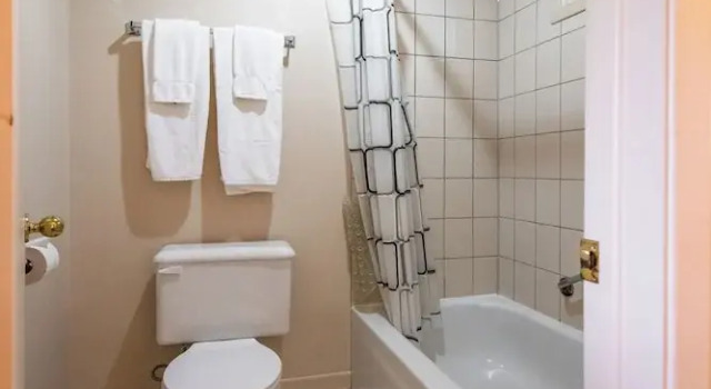 Трёхместный номер Standard Hotel La Roche Pleureuse