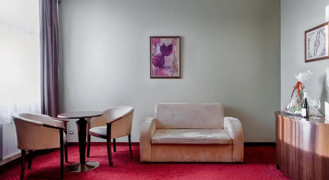 Полулюкс Grand Royal Hotel