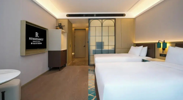 Четырёхместный номер Deluxe Renaissance Qingdao Hotel