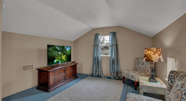 Columbus Cottage .5 Miles to Main Hot Tub, Забронировать Дом для отпуска СПА-отели Фредериксберг, рядом с Художественная галерея Whistle Pik, SPA-услуги