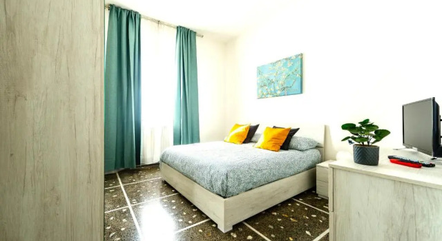 Апартаменты Hostly - The Urban Garden House - 3 Bedrooms, Garden, Great Location