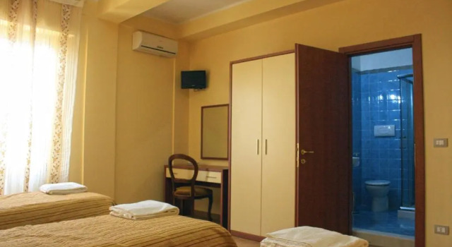 La Regina del Sole, Book Hotel Reggio di Calabria Calabria