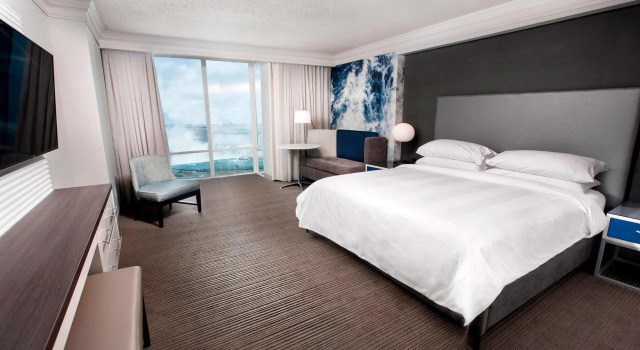 Двухместный люкс с видом на водопад Niagara Falls Marriott on the Falls