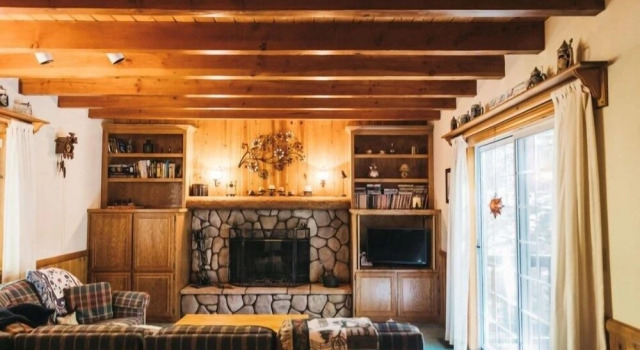 Charming Woodsy Hideaway 3 Bedroom Home by Redawning
