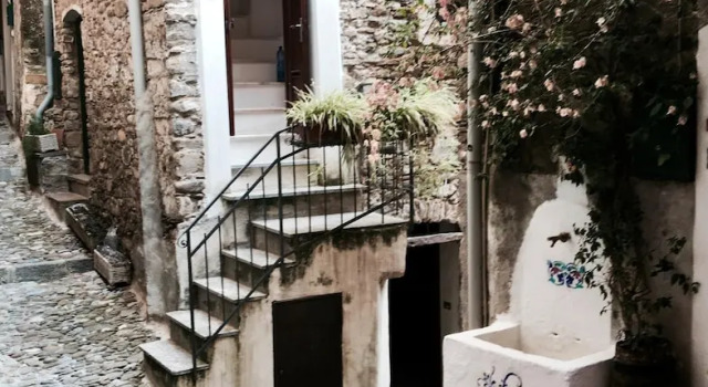 Studio in Dolceacqua, With Wonderful City View and Wifi - 10 km From t, Prenota Hotel Hotel a Dolceacqua con parcheggio, Parcheggio