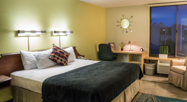 Days Inn Phoenix And Conference Center, Забронировать Отель Финикс Phoenix Metropolitan Area, рядом с The Newton