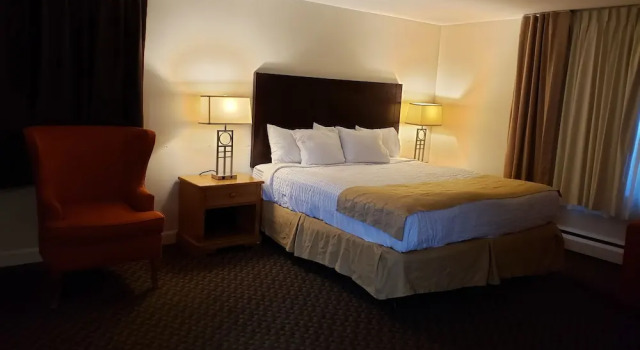 Номер Grand Town & Country Inn