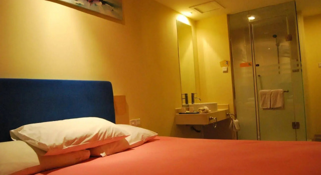 Home Inns Shanghai Hongqiao World Trade Xianxia Road, Varaa Hotelli Hongqiao Shanghai