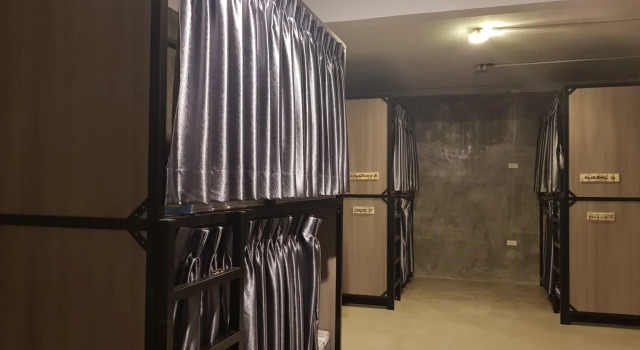 Board Game Hostel, Забронировать Хостел Отели Бангкока с парковкой, рядом с Станция наземного метро Krung Thon Buri, Парковка