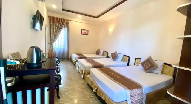 Трёхместный номер Standard с видом на сад Song Huong Hue Hotel