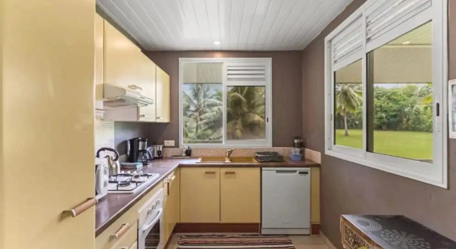 Seaside Paradise Retreat - 3BR House in Moorea, Book Feriehus Villaer i Moorea, Villa