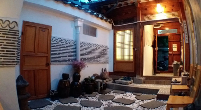 Bukchon Guesthouse, Забронировать Отель Отели Сеула с завтраком, рядом с Туристический центр Panmunjom, Завтраки