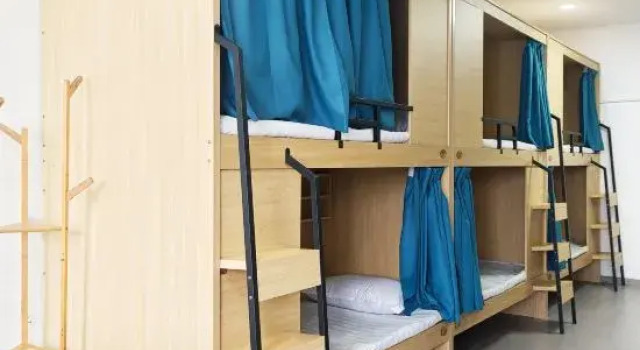 Кровать в общем номере (мужской номер) Starry Sky Rooftop Hostel (Wuhan Hanzheng Street Subway Station)