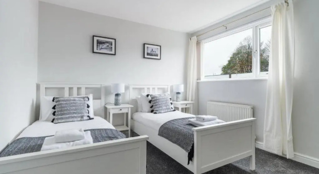 Charming 3-bed House in Newcastle Upon Tyne, Забронировать Отель Отели Англии 3 звезды, 3*