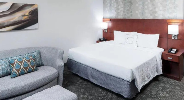 Двухместный номер Standard с балконом Courtyard by Marriott Alexandria Old Town/Southwest