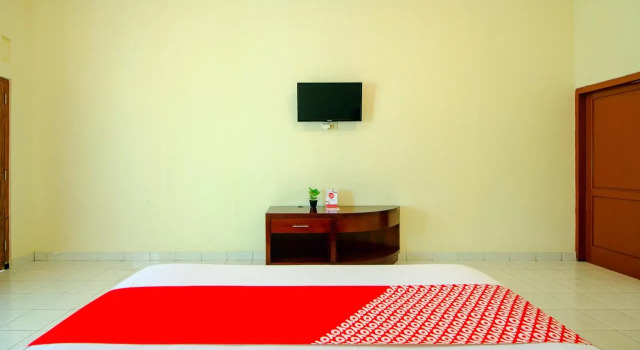 RedDoorz Syariah near Alun Alun Wonosari, Забронировать Отель Вoнoсари Yogyakarta Province