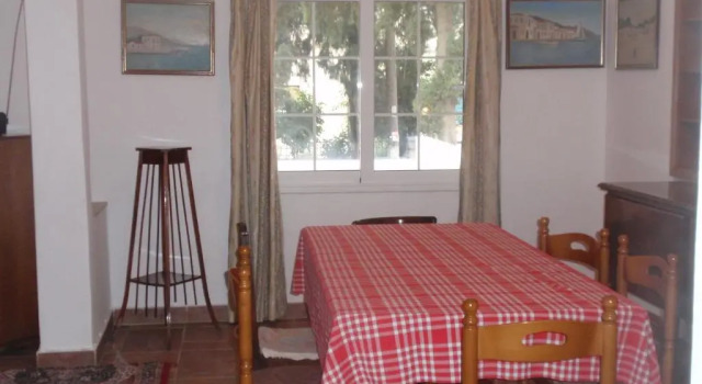 Коттедж Spacious, modestly priced house