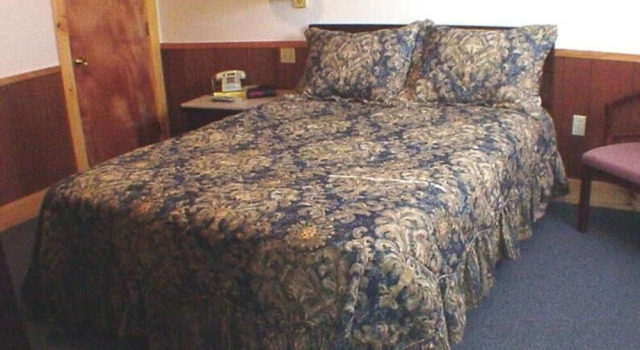 Lazy E Motor Inn