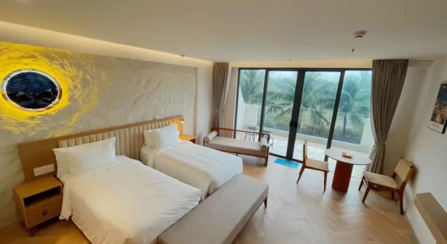 Четырёхместная студия Business с балконом и с видом на горы Mona Luxe Apartment Hoi An