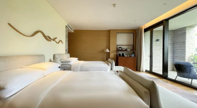 Номер Deluxe Conrad Hangzhou Tonglu