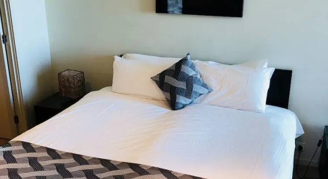 Astonishing Docklands View Deluxe Room, Забронировать Отель Отели Мельбурна 3 звезды, рядом с Пристань для яхт «Е», 3*