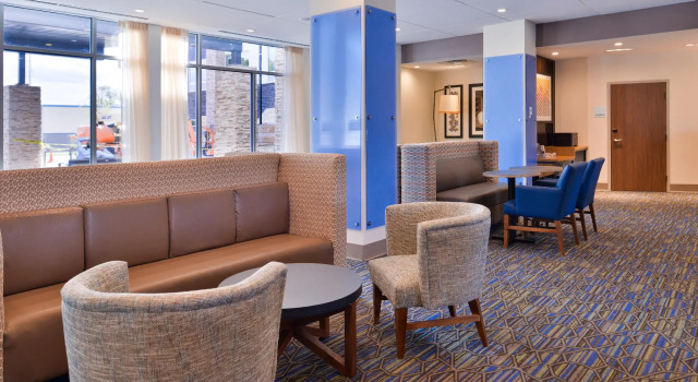 Holiday Inn Express & Suites Mall of America - MSP Airport by IHG, Varaa Hotelli Hotellit Minnesota pysäköinnillä, Pysäköinti