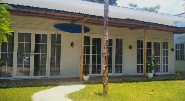 Elhoppo Pasir putih resort & resto, Prenota Resort Desa Benete Indonesia