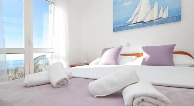 Апартаменты Comfort с 3 комнатами с балконом и с видом на море Apartments Isabora