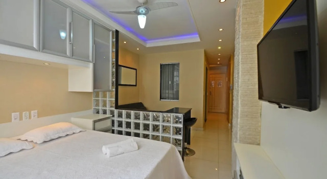 Rio Rentals 021- C043 Studio com hidromassagem na praia de Copacabana