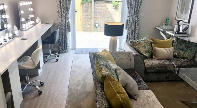 De Courceys Manor Cottages, Đặt Nhà nghỉ dưỡng Cardiff Cardiff