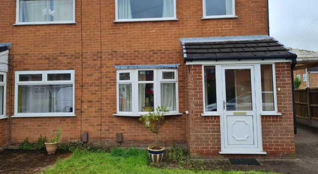 Коттедж Immaculate 3-bed House With Free Parking in Bolton