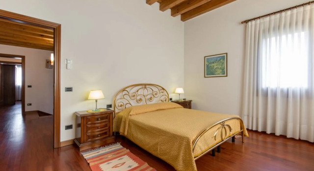 The Mulberries Three Bedroom and two Bathroom Apartment, Забронировать Апартаменты/квартира Кастеньеро 