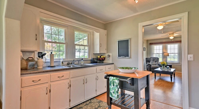 Коттедж Peaceful Elkin Vacation Rental ~ 17 Mi to Mt Airy!