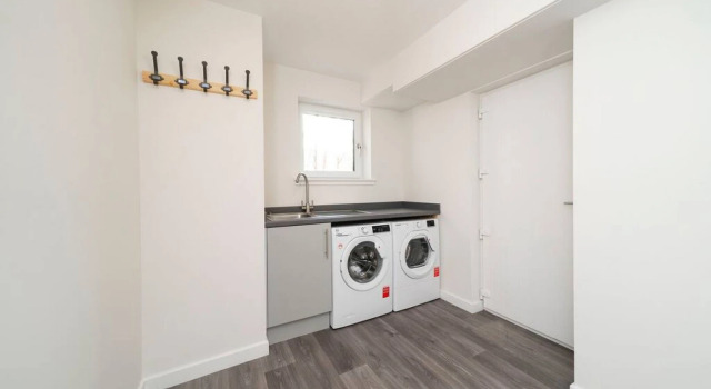 West Queen Street Apt - The Luxe Life, Забронировать Отель Отели Ангус с парковкой, Парковка