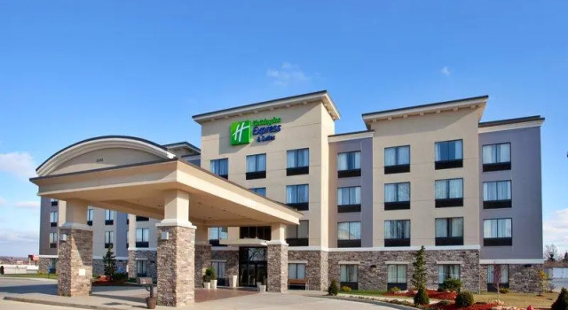 Люкс с видом на море Holiday Inn Express Hotel & Suites Festus-South St. Louis by IHG