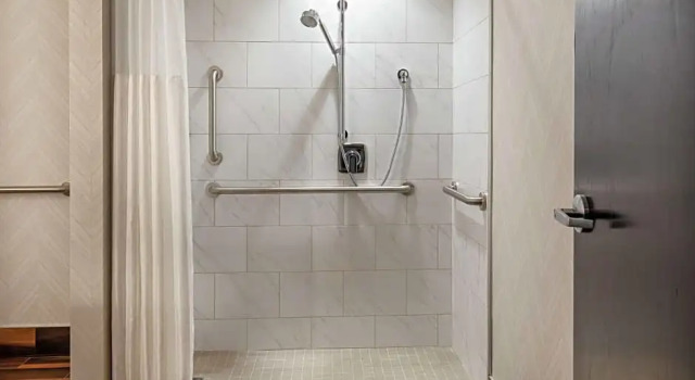 Люкс c 1 комнатой Doubletree By Hilton Youngstown Downtown