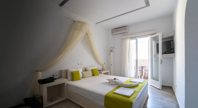 Argiris Studios, Prenota Hotel Kamari Paro