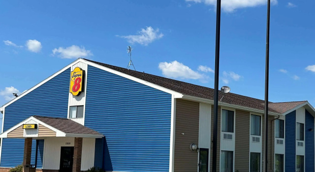 Super 8 by Wyndham Portage, Buchen Sie Hotel Portage Wisconsin