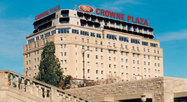 Кровать в общем номере The Brock Niagara Falls Fallsview, Tapestry by Hilton