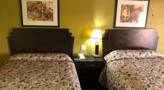 Четырёхместный номер Standard Kings Inn Mexia