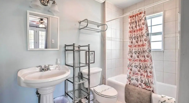 Апартаменты Murrells Inlet Upstairs Unit: 1 Block to Beach!