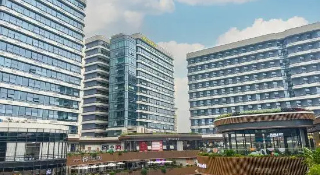 Trace E-sports Hotel (Chengdu Du Fu Thatched Cottage & SWUFE Metro Station Branch)