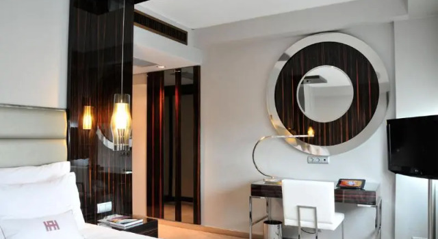 Трёхместный номер Standard с балконом Altis Grand Hotel